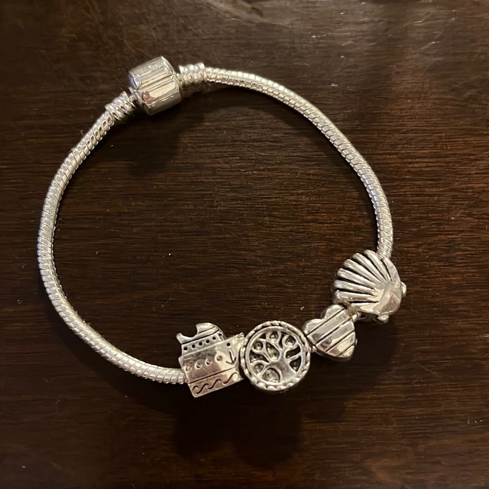 Charm bracelet